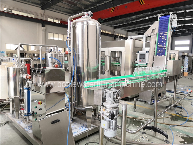 Máquina de enchimento carbonatada do refresco da garrafa de vidro de 8000 BPH com controle do PLC 2