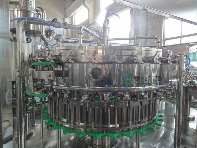 Máquina de engarrafamento de vidro automática carbonatada 8000BPH da bebida com tampão de coroa 6