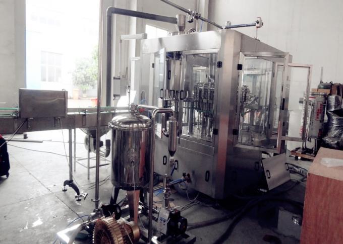Máquina de enchimento carbonatada CO2 da bebida, máquina de colocação em latas carbonatada elétrica da bebida 1