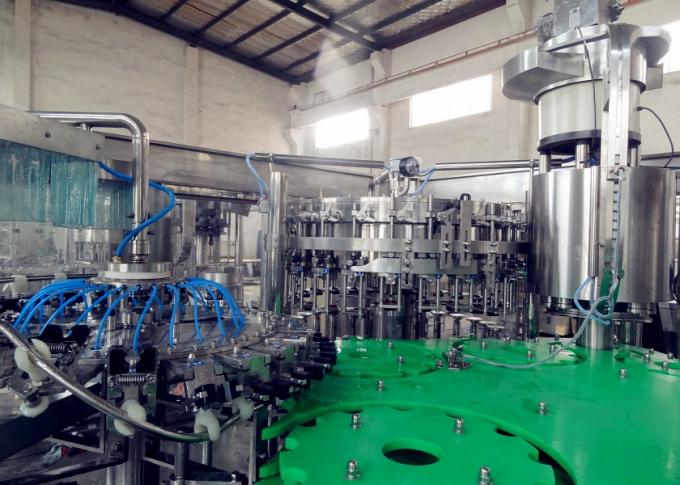 A linha de produção máquina da cerveja de enchimento da bebida fácil opera-se com baixo consumo 0