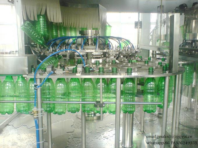 A garrafa giratória automática carbonatou a linha de produção da máquina/refresco de enchimento da bebida 2