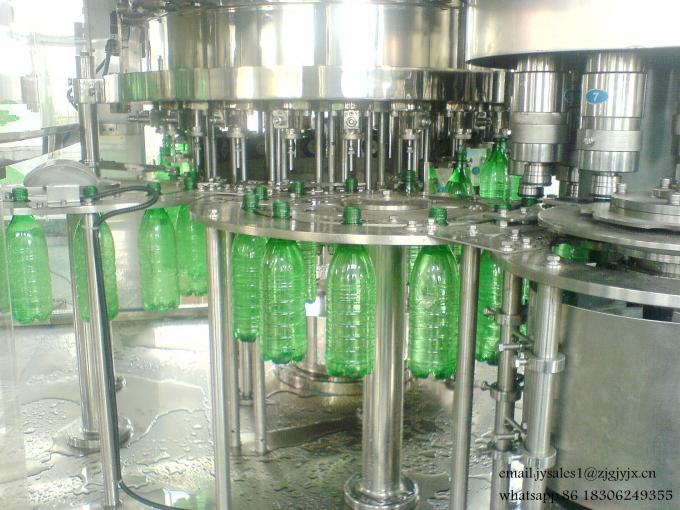 A garrafa giratória automática carbonatou a linha de produção da máquina/refresco de enchimento da bebida 4