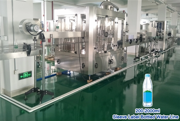 A - A linha de produção completa completa da água de Z inclui a máquina de enchimento da água/o equipamento embalagem da água 0
