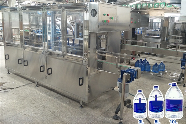 A - A linha de produção completa completa da água de Z inclui a máquina de enchimento da água/o equipamento embalagem da água 4